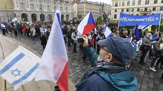 astnci pochodu dobr vle a veejnho shromdn proti antisemitismu Vichni jsme lidi, kter uspodalo 14. dubna 2019 v Praze Mezinrodn kesansk velvyslanectv Jeruzalm (ICEJ).