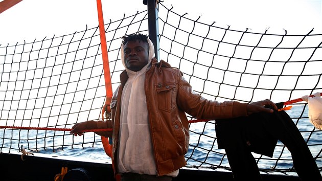 Migranti zachrnn lod Alan Kurdi
