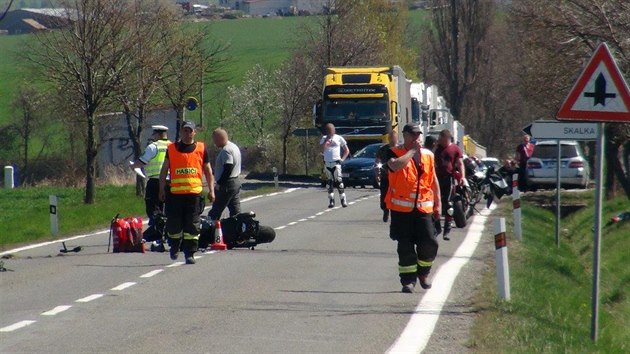 Na Pbramsku zemel motork po srce s autem (19. dubna 2019).