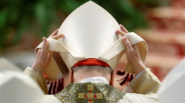 Tradin mi svat pmo v chrmu svatho Petra ve Vatiknu pihleli kardinlov, arcibiskupov, kn i prost lid. (18. dubna 2019)
