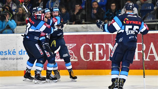 Liberečtí hokejisté se radují z výhry nad Kometou Brnou a postupu do finále extraligového play off.