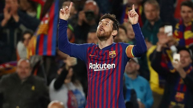 Lionel Messi (Barcelona) se raduje ze svho zsahu ve tvrtfinlov odvet Ligy mistr proti Manchesteru United.