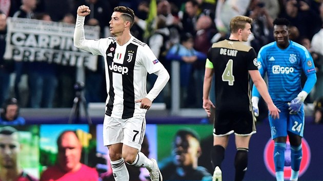Cristiano Ronaldo (Juventus) otevel skre tvrtfinlov odvety Ligy mistr proti Ajaxu Amsterdam.