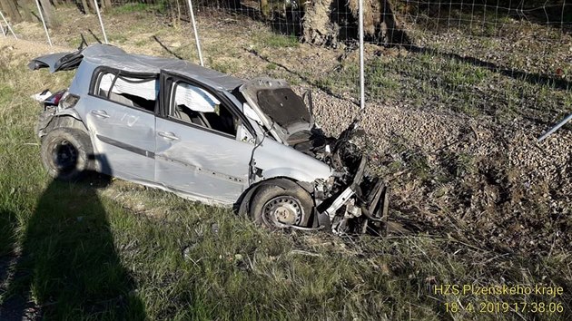 Nehoda na dálnici D5 u Rokycan, srazila se čtyři vozidla - dvě nákladní a dvě osobní. (18. dubna 2019)