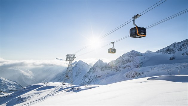 Stubai. Nejdelší třílanová kabinová lanovka v Alpách má luxusní design kabinek, volné připojení k wifi i výjimečnou odolnost větru.