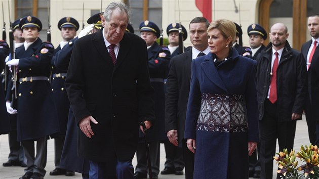 Prezident Miloš Zeman uvítal na Pražském hradě chorvatskou prezidentku Kolindu Grabarovou Kitarovičovou. (11. dubna 2019)
