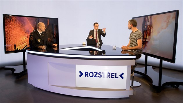 Vyetovatel praskch hasi Martin Kavka (vlevo) a architekt Petr Kuera v diskusnm poadu iDNES.cz Rozstel. (16. dubna 2019)