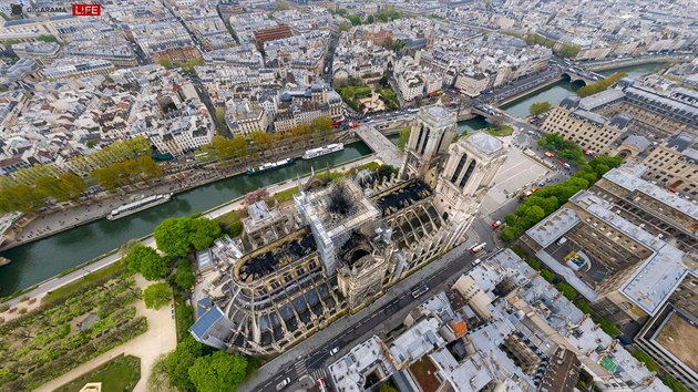 Leteck pohled na paskou katedrlu Notre Dame po niivm poru.