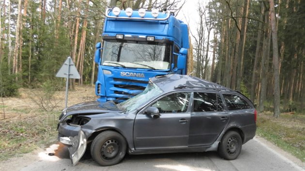 Vn nehoda na nkolik hodin uzavela silnici mezi Sudomicemi u Bechyn a Sobslav.