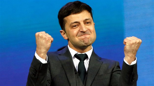 Prezidentsk kandidt Volodymyr Zelenskyj bhem pedvolebn prezidentsk debaty na olympijskm stadionu v Kyjev (19. dubna 2019)