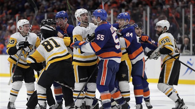 Rozmka v utkn mezi New York Islanders a Pittsburgh Penguins.