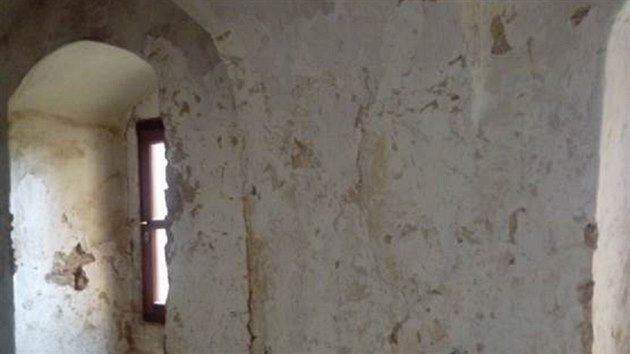 Npis se podailo najt ve vce asi 110 centimetr nad podlahou na chodb v 1. pate hradu, tsn za schoditm.