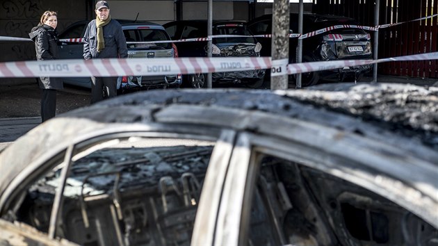 Ohoel auto v Kodani po muslimskch nepokojch vyvolanch pokusem krajn pravicovho politika zaplit korn (15. 4. 2019)