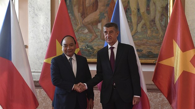 Premir Andrej Babi a vietnamsk pedseda vldy Nguyen Xuan Phuc se setkali v Praze. (17.4.2019)