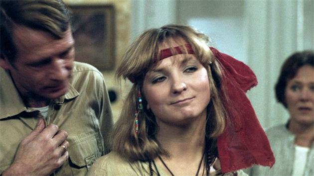 Jiří Kodet, Martina Hudečková a Zdena Hadrbolcová ve filmu Byt je vykraden, maminko (1983)