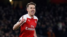 Aaron Ramsey z Arsenalu práv poslal svj tým do vedení nad Neapolí.