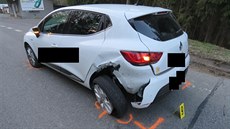 Cizinec uhánl eskem s kradeným BMW, pi honice s policí narazil do dvou aut...