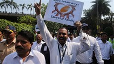 Zamstnanci spolenosti Jet Airways stávkují v indické Bombaji (12. 4. 2019).
