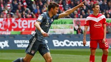 Thomas Müller z Bayernu Mnichov se raduje ze svého zásahu v utkání s...