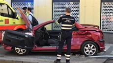 V praské Sokolovské ulici se v odpoledních hodinách srazila tramvaj s autem. ...