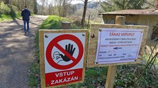 Úad ve Velkém Beranov nechal k zatarasené cyklostezce radji umístit zákazové...