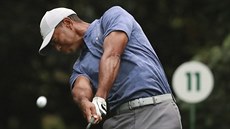 Tiger Woods pi tréninku na hiti v August ped zaátkem Masters.