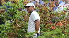 Brooks Koepka ve druhém kole Masters v August. Po nepovedením odpalu se dostal...