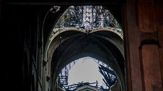 Pohled na znienou stechu zevnit paíské katedrály Notre-Dame po pondlním...