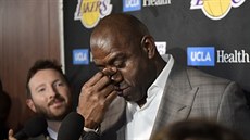Magic Johnson oznamuje rezignaci na post prezidenta LA Lakers.