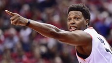 Kyle Lowry z Toronta gestikuluje v zápase s Orlandem.