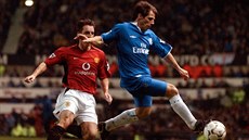 Gianfranco Zola odehrál za Chelsea pes ti stovky zápas a stal se klubovou...