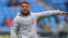 Gianfranco Zola, legenda Chelsea a dnes asistent trenéra Maurizia Sarriho.