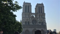 Sbor Puellae et Pueri tráví tyto dny v Paříži. V Notre-Dame si zazpíval jen pár...