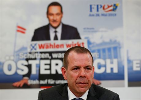 Kandidát pravicové populistické strany Svobodných (FPÖ) do eurovoleb Harald...
