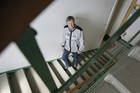 Jan Havel se od poloviny osmdesátých let profesně zabývá výtahy. Opravuje je,...