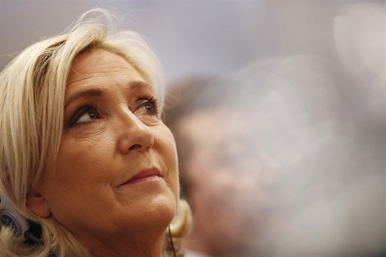 Pedsedkyn francouzského Národního sdruení Marine Le Penová na tiskové...