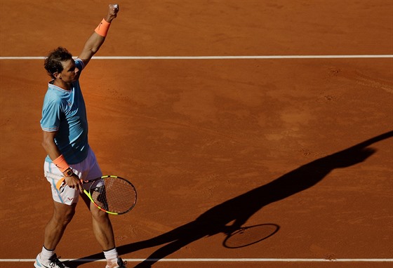 Rafael Nadal slaví v Barcelon výhru nad Leonardem Mayerem.