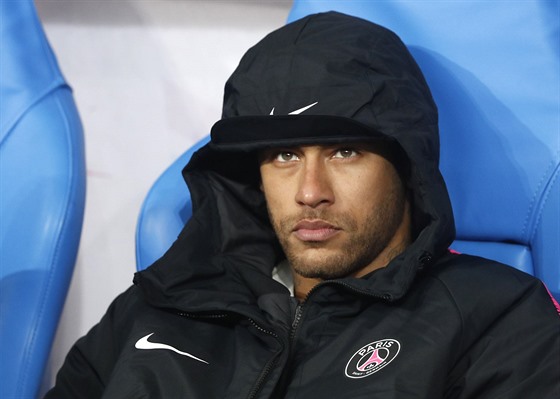 Neymar z PSG vstebává poráku ve finále Francouzského poháru.