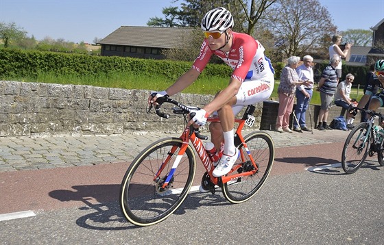 Nizozemský cyklista Mathieu van der Poel na trati Amstel Gold Race.