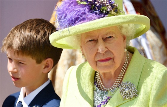 Královna Albta II. a její vnuk James, vikomt Severn (Windsor, 25. kvtna 2018)