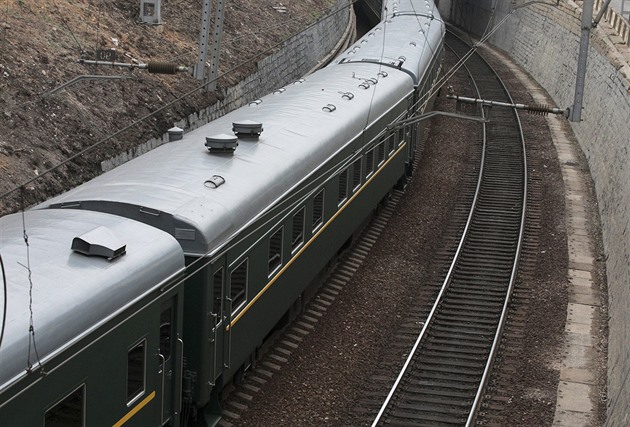 Kim už vyrazil vlakem za Putinem, píší v Koreji. Kreml schůzku potvrdil