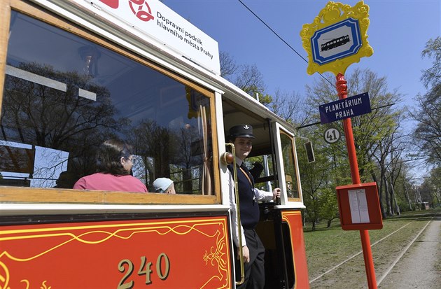 V praské Stromovce funguje nová zastávka historické tramvajové linky íslo 41...