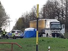 M�sto tragick� dopravn� nehody na silnici I/6 u Bochova.