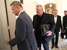 Ivo Rittig (uprosted) pichází na jednání Mstského soudu v Praze (24. dubna...