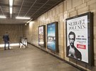 Svteln reklamn panely ve stanici praskho metra Staromstsk, kter...