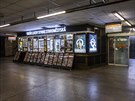 Světelné reklamní panely ve stanici pražského metra Staroměstská, které...