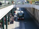 Autobusov terminl a stanice metra ern Most (19. dubna 2019)