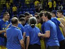 Opavtí basketbalisté se radují z výhry nad Dínem.