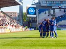 Fotbalisté Olomouce se radují z gólu do teplické sít.