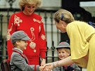 Princezna Diana, princ William a princ Harry pi nástupu do koly Wetherby...
